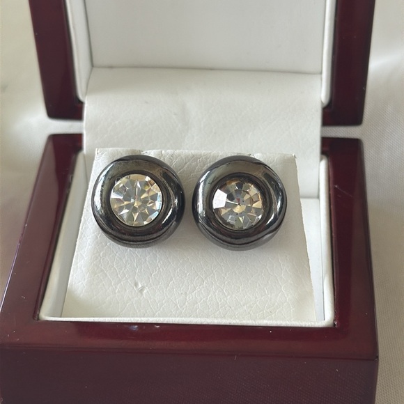 Vintage Kaleidoscope Rhinestone Bezel Stud Earrings Gunmetal Graphite Gray - Picture 1 of 9
